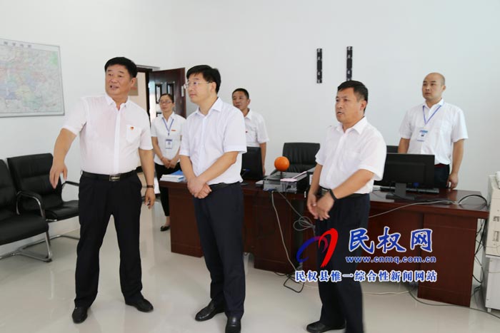 縣委副書記、縣長張團(tuán)結(jié)查看縣司法局社區(qū)矯正中心