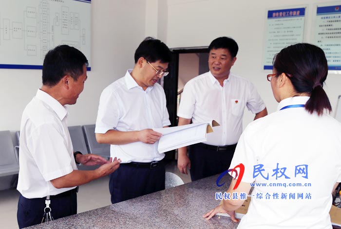 縣委副書記、縣長張團(tuán)結(jié)查看縣司法局社區(qū)矯正中心