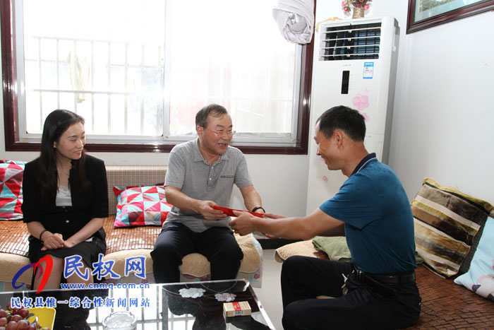 市政府副秘書(shū)長(zhǎng)任善禮到我縣開(kāi)展八一走訪(fǎng)慰問(wèn)活動(dòng) 市政府副秘書(shū)長(zhǎng)任善禮到我縣開(kāi)展八一走訪(fǎng)慰問(wèn)活動(dòng)