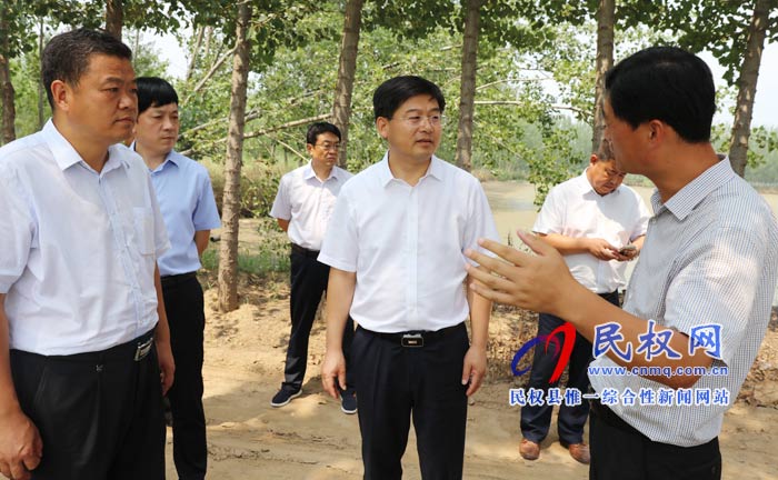 縣委副書記、縣長張團結(jié)查看我縣水源地治理進展情況