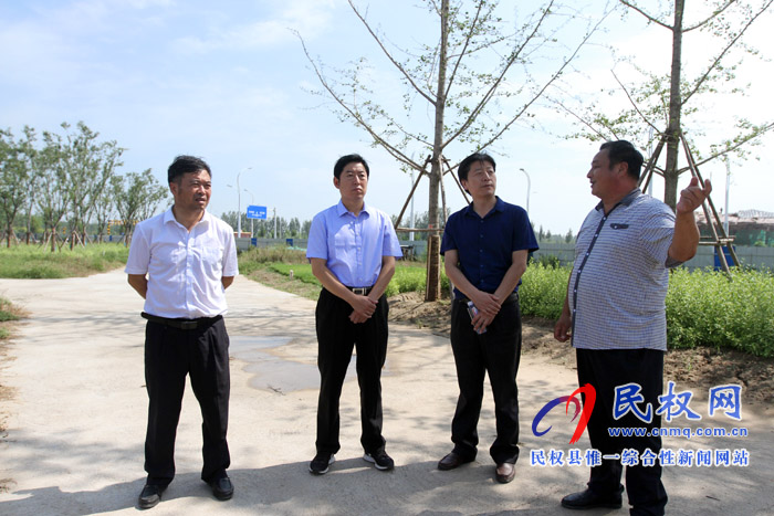 縣委常委、宣傳部長(zhǎng)屠志遠(yuǎn)陪同《商丘日?qǐng)?bào)》采訪團(tuán)在我縣采訪調(diào)研