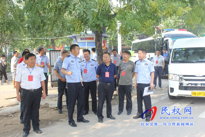 縣政協(xié)委員對我縣中心城區(qū)＂停車難＂問題進行專題視察調(diào)研