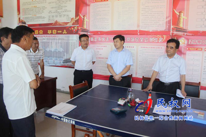 縣委副書記、縣長張團結(jié)到王莊寨鎮(zhèn)前張村督導脫貧攻堅信訪案件辦理情況