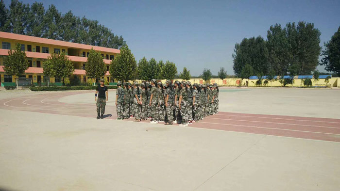 野崗鎮(zhèn)開(kāi)展首屆入學(xué)新生素質(zhì)教育軍訓(xùn)活動(dòng) 野崗鎮(zhèn)開(kāi)展首屆入學(xué)新生素質(zhì)教育軍訓(xùn)活動(dòng)