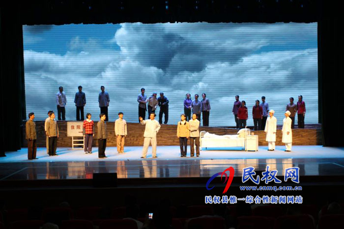 大型豫劇現(xiàn)代戲《焦裕祿》巡回演出在我縣人民藝術中心隆重舉行