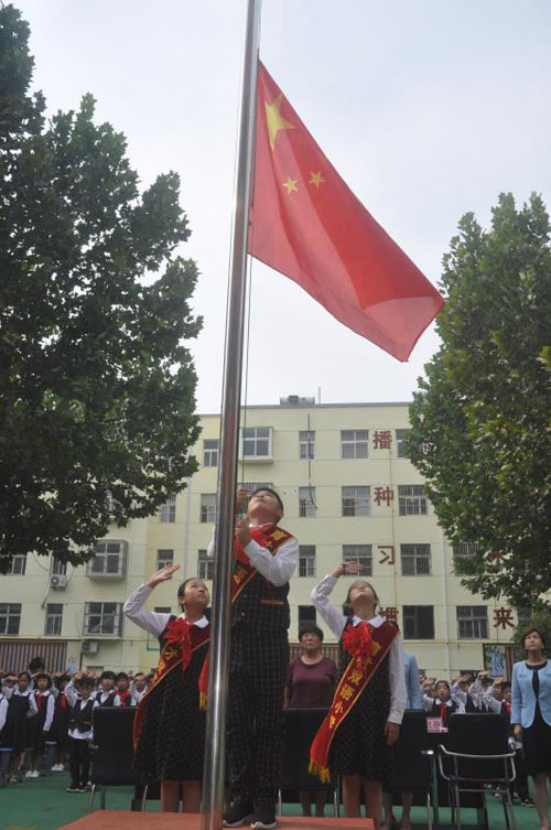 育才雙語(yǔ)小學(xué)開學(xué)典禮 育才雙語(yǔ)小學(xué)開學(xué)典禮