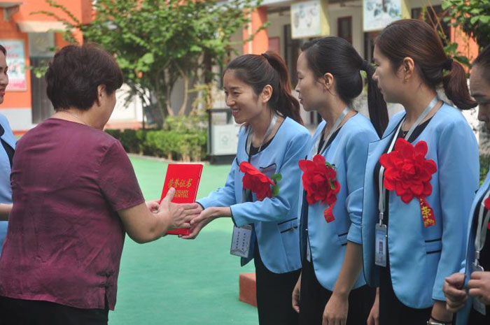 育才雙語(yǔ)小學(xué)開學(xué)典禮 育才雙語(yǔ)小學(xué)開學(xué)典禮