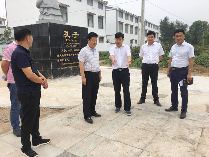 縣委副書記、縣長張團結(jié)到綠洲街道辦事處亓堂村開展“三·五”工作日活動