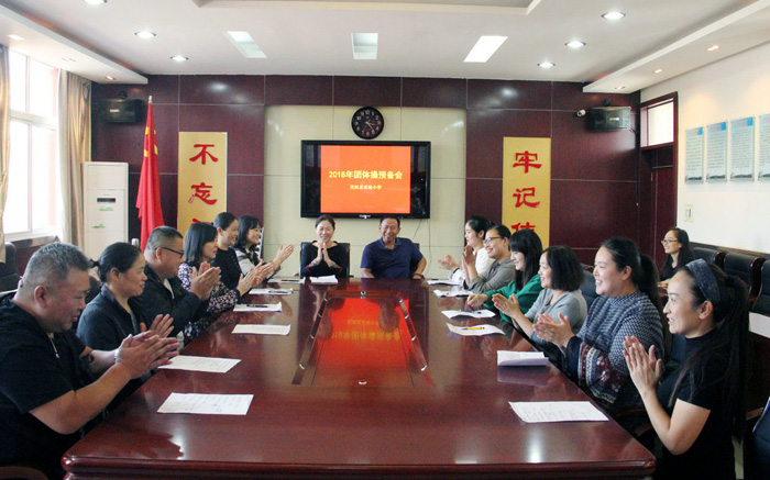 民權(quán)縣實(shí)驗(yàn)小學(xué)大型團(tuán)體操排練進(jìn)行時 民權(quán)縣實(shí)驗(yàn)小學(xué)大型團(tuán)體操排練進(jìn)行時