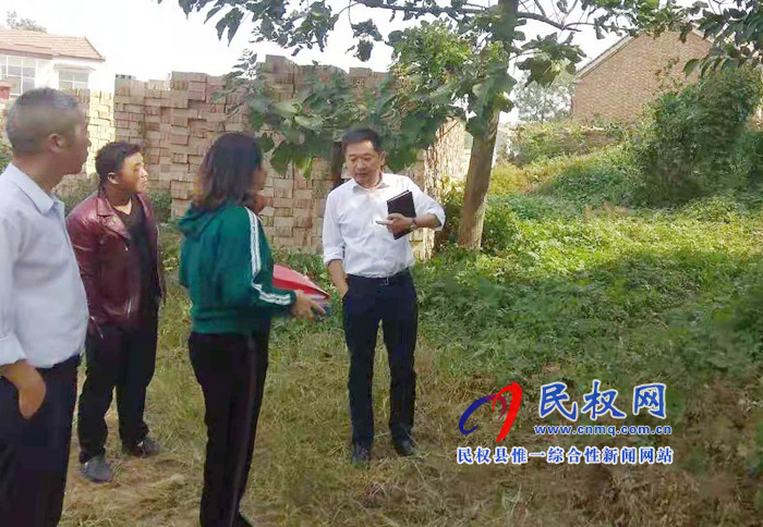 縣委常委、縣委辦公室主任孟亞松到野崗鎮(zhèn)檢查指導(dǎo)脫貧攻堅和人居環(huán)境建設(shè)工作