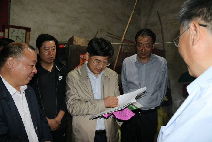 縣委副書記、縣長張團(tuán)結(jié)下鄉(xiāng)督導(dǎo)調(diào)研脫貧攻堅工作