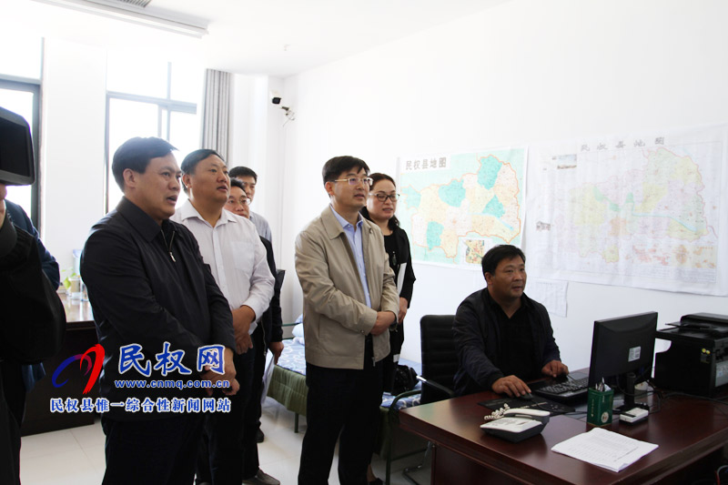 縣委副書記、縣長張團(tuán)結(jié)調(diào)研秸稈禁燒工作