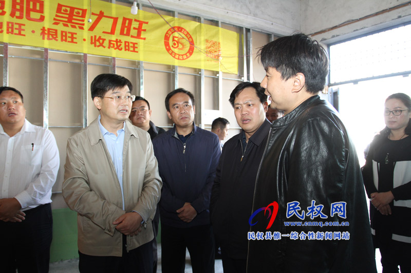 縣委副書記、縣長張團(tuán)結(jié)調(diào)研秸稈禁燒工作