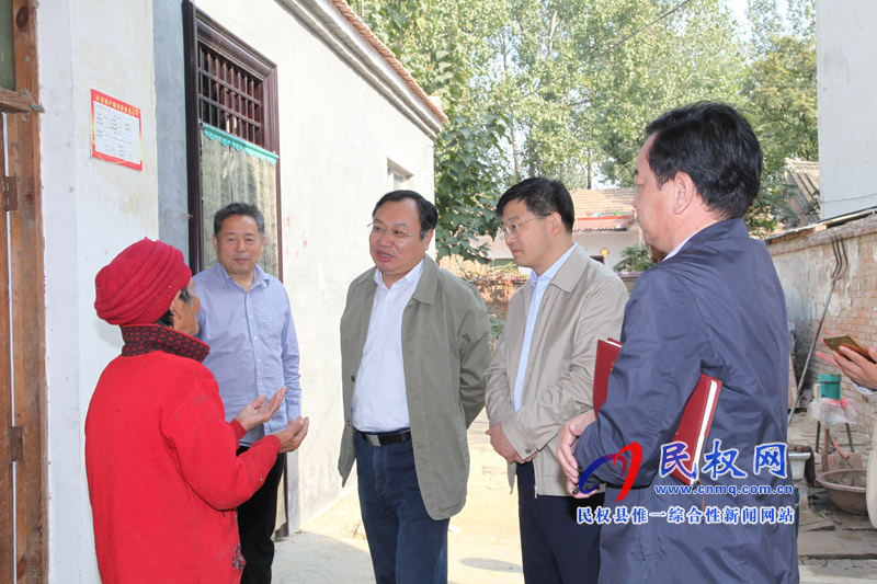 市委常委、常務(wù)副市長吳祖明到龍?zhí)伶?zhèn)邢莊村開展“三·五”基層工作日活動