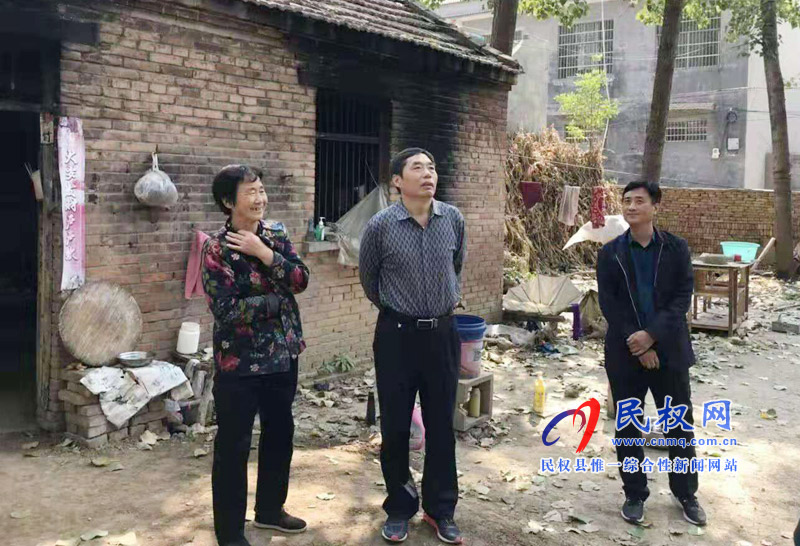 縣委常委、組織部長何玉明深入褚廟鄉(xiāng)督導破舊房屋拆除和人居環(huán)境整治工作
