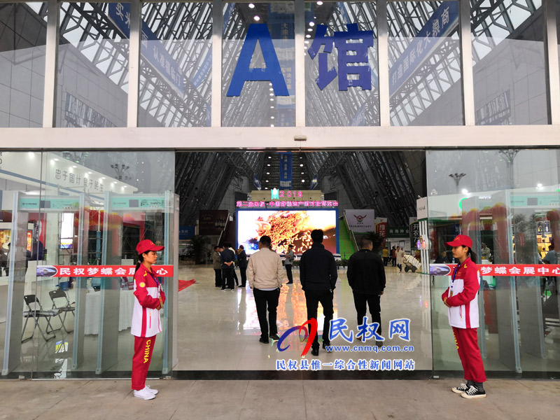 青年志愿者成“糧博會”靚麗風(fēng)景線 青年志愿者成“糧博會”靚麗風(fēng)景線
