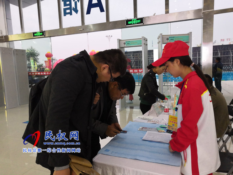 青年志愿者成“糧博會”靚麗風(fēng)景線 青年志愿者成“糧博會”靚麗風(fēng)景線