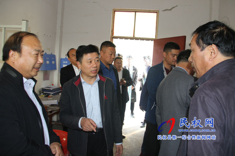 縣群工部部長陳鴻志督查學(xué)校食堂食品安全工作 縣群工部部長陳鴻志督查學(xué)校食堂食品安全工作
