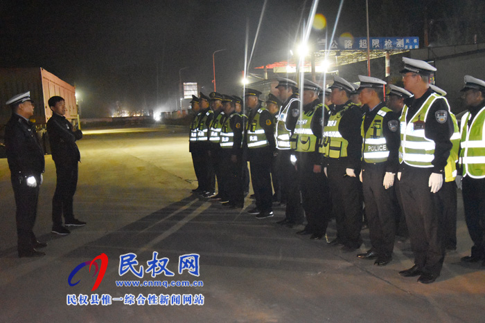 縣交通運(yùn)輸局重拳打擊“百噸王”整治行動 縣交通運(yùn)輸局重拳打擊“百噸王”整治行動