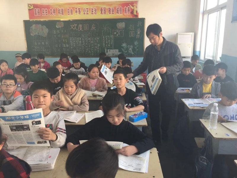團(tuán)委:讀《陽光少年報》做新時代好隊員 團(tuán)委:讀《陽光少年報》做新時代好隊員