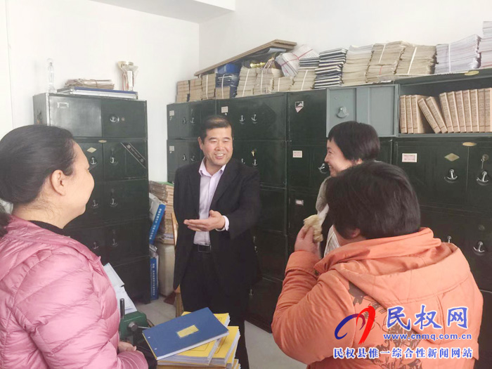 縣檔案局前往縣委辦進行檔案業(yè)務指導 縣檔案局前往縣委辦進行檔案業(yè)務指導