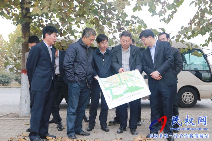 海關(guān)總署自貿(mào)司副司長李志輝、海關(guān)總署處處長楊仕一行蒞臨我縣調(diào)研
