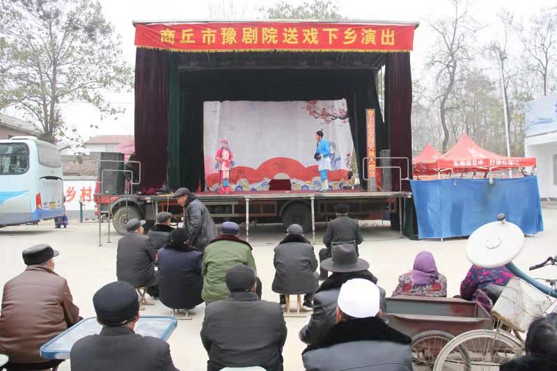 北關(guān)鎮(zhèn)：村頭唱大戲，百姓歡樂多