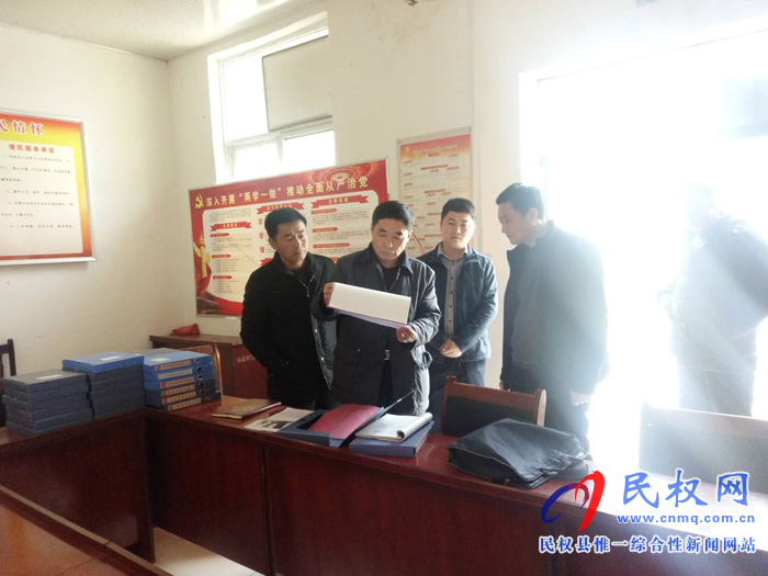 縣委常委、組織部長(zhǎng)何玉明到褚廟鄉(xiāng)指導(dǎo)軟弱渙散和后進(jìn)村整頓工作