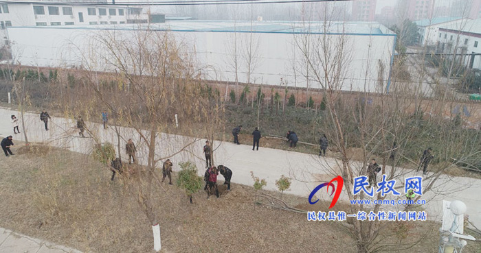 縣城管執(zhí)法局：開展義務(wù)植樹活動