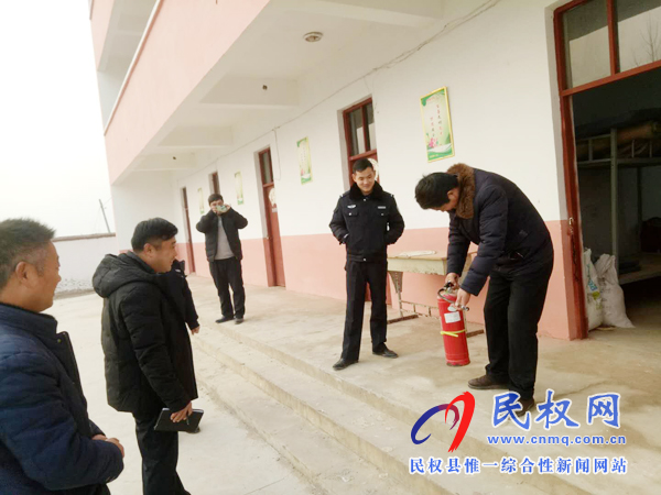 林七鄉(xiāng)政府聯(lián)合中心校等八個(gè)部門對學(xué)校進(jìn)行消防安全突擊檢查 林七鄉(xiāng)政府聯(lián)合中心校等八個(gè)部門對學(xué)校進(jìn)行消防安全突擊檢查