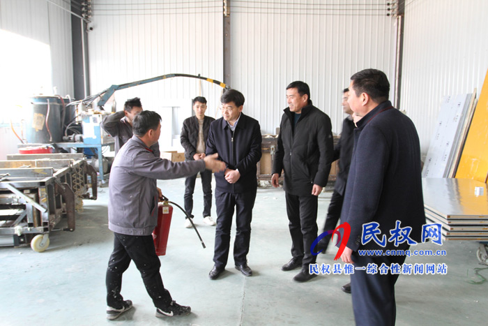 縣委副書記、縣長張團(tuán)結(jié)暗訪督察我縣企業(yè)安全生產(chǎn)工作