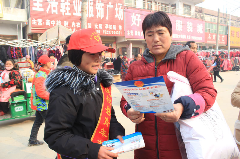 團(tuán)委組織青年志愿者開展“快樂星期天”活動(dòng) 團(tuán)委組織青年志愿者開展“快樂星期天”活動(dòng)