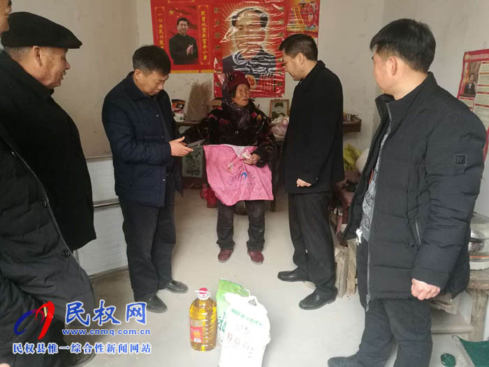 縣住建局帶領(lǐng)愛心企業(yè)春節(jié)走訪慰問老黨員、貧困戶