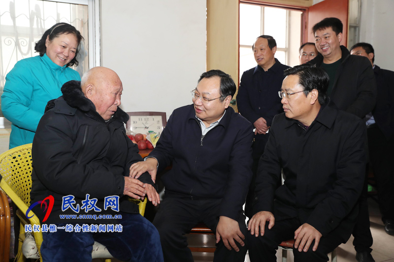 市委常委、常務(wù)副市長吳祖明到我縣慰問困難黨員、優(yōu)撫對象、困難勞模