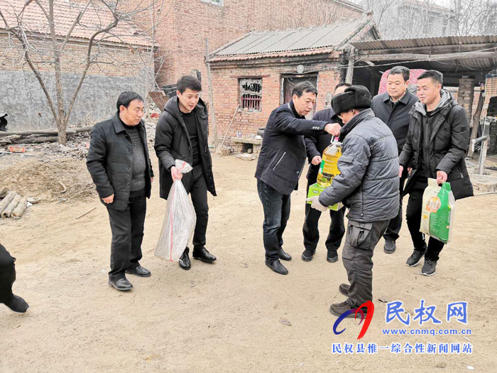 民權(quán)縣紀(jì)委監(jiān)察委到扶貧村開展春節(jié)送溫暖活動(dòng)