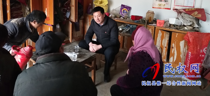 縣委宣傳部副部長(zhǎng)李忠強(qiáng)到野崗鎮(zhèn)迎新春走基層看望慰問(wèn)特困戶