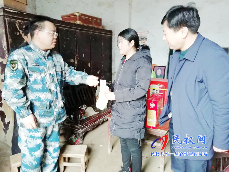 縣委常委、人武部政委江靜亞到老顏集鄉(xiāng)開展關(guān)愛春雷女童慰問活動(dòng)