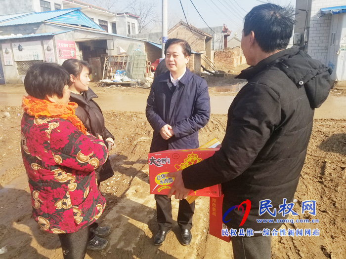 縣委常委、統(tǒng)戰(zhàn)部長趙通到老顏集鄉(xiāng)走訪慰問春蕾女童
