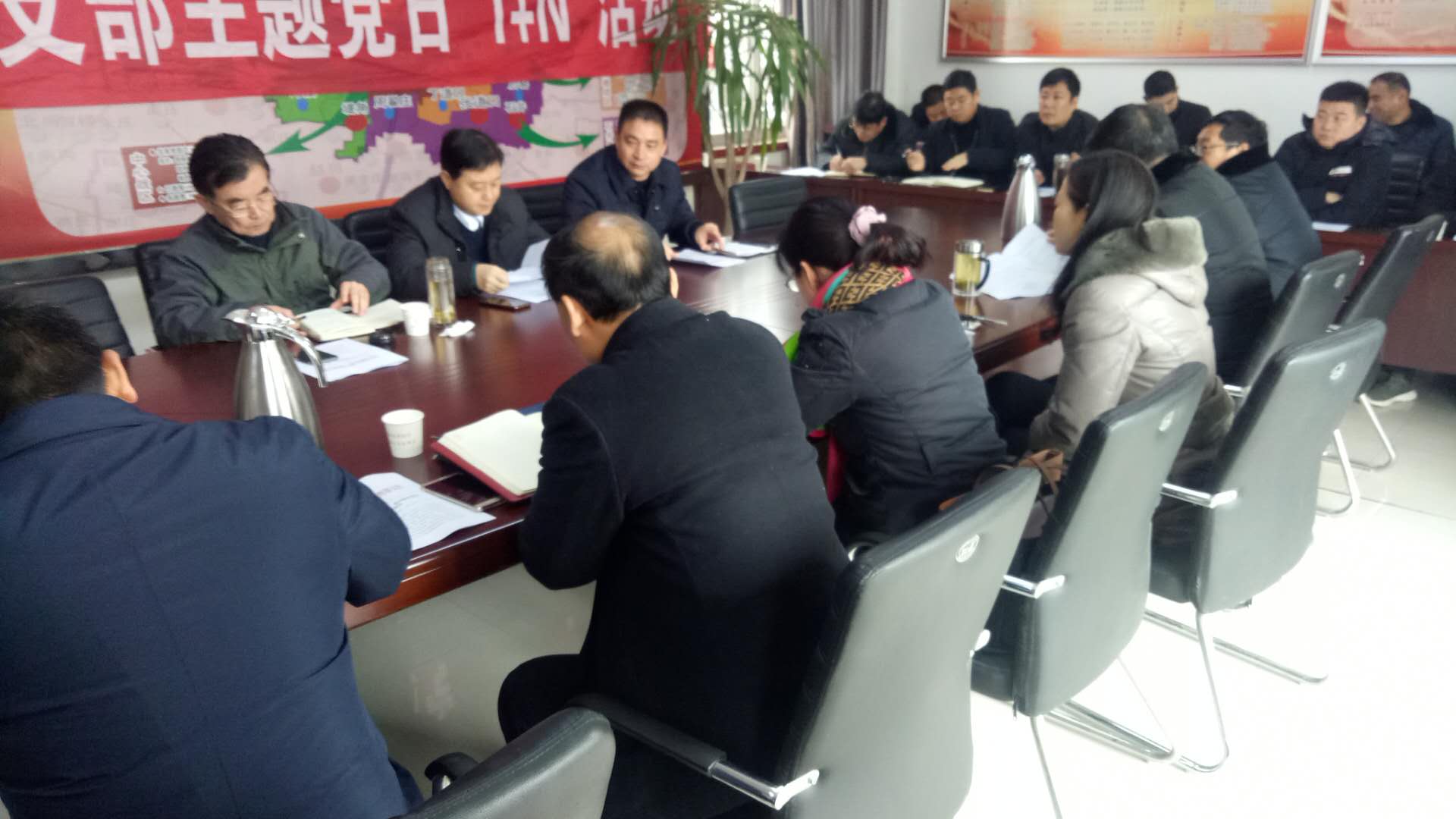 縣領導趙通、馬德偉主持召開北關鎮(zhèn)脫貧責任組長會議