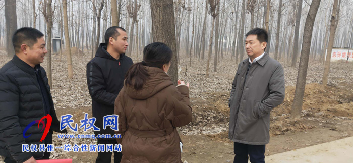 縣委常委、縣委辦公室主任孟亞松到野崗鎮(zhèn)督導(dǎo)脫貧攻堅(jiān)和村容戶貌工作