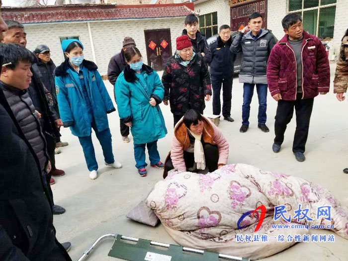 孫六鎮(zhèn)：八旬老人院內(nèi)暈倒，幫扶干部熱心救助