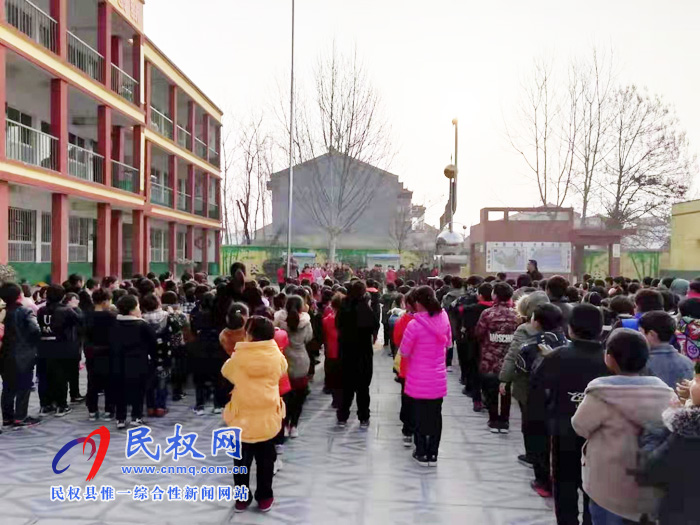 踐行十九大精神，做文明少年——伯黨鄉(xiāng)伯西小學(xué)升旗儀式