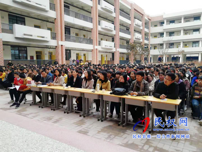 民族學(xué)校舉行“弘揚(yáng)傳統(tǒng)文化，繼承傳統(tǒng)美德”演講比賽