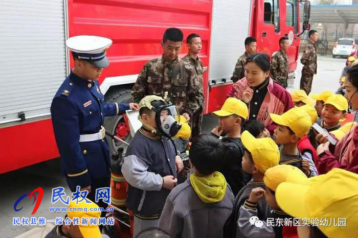 民東新區(qū)實(shí)驗(yàn)幼兒園社會(huì)實(shí)踐活動(dòng)——走進(jìn)軍營(yíng)，感悟軍魂