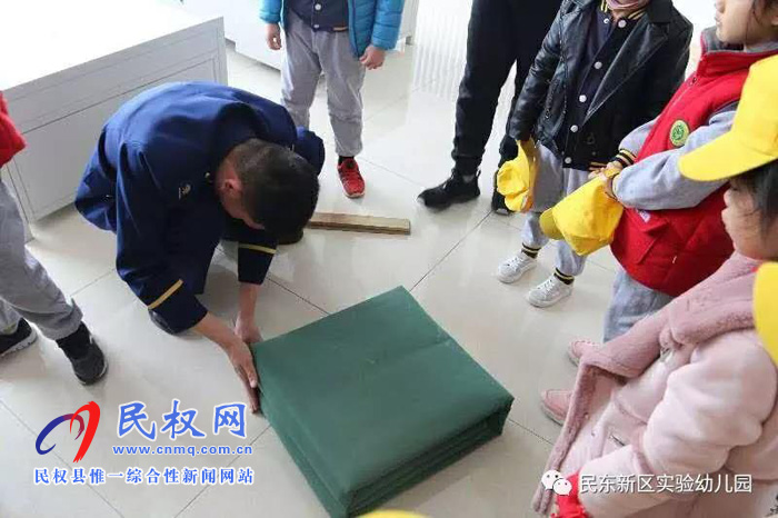 民東新區(qū)實(shí)驗(yàn)幼兒園社會(huì)實(shí)踐活動(dòng)——走進(jìn)軍營(yíng)，感悟軍魂