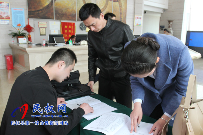 民權(quán)人大代表陸續(xù)報到 滿懷激情為民“代言” 民權(quán)人大代表陸續(xù)報到 滿懷激情為民“代言”