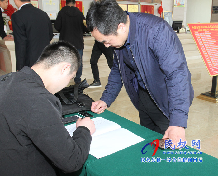 民權(quán)人大代表陸續(xù)報到 滿懷激情為民“代言” 民權(quán)人大代表陸續(xù)報到 滿懷激情為民“代言”