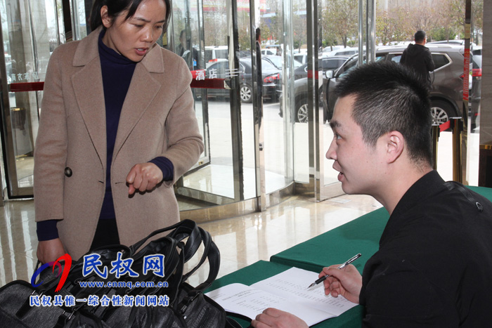 民權(quán)人大代表陸續(xù)報到 滿懷激情為民“代言” 民權(quán)人大代表陸續(xù)報到 滿懷激情為民“代言”