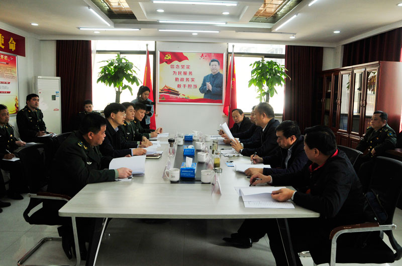 省人防辦黨組書(shū)記、主任賈宏偉到我縣調(diào)研人防項(xiàng)目建設(shè)和脫貧攻堅(jiān)工作