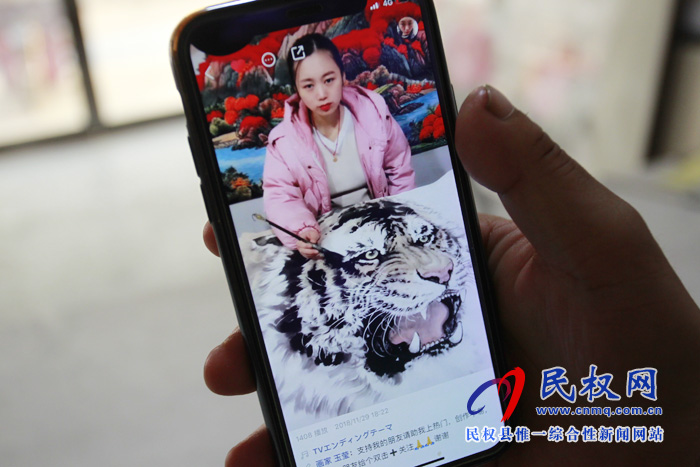 中國畫虎第一村：河南26歲小伙直播賣畫，一場賣出40多幅